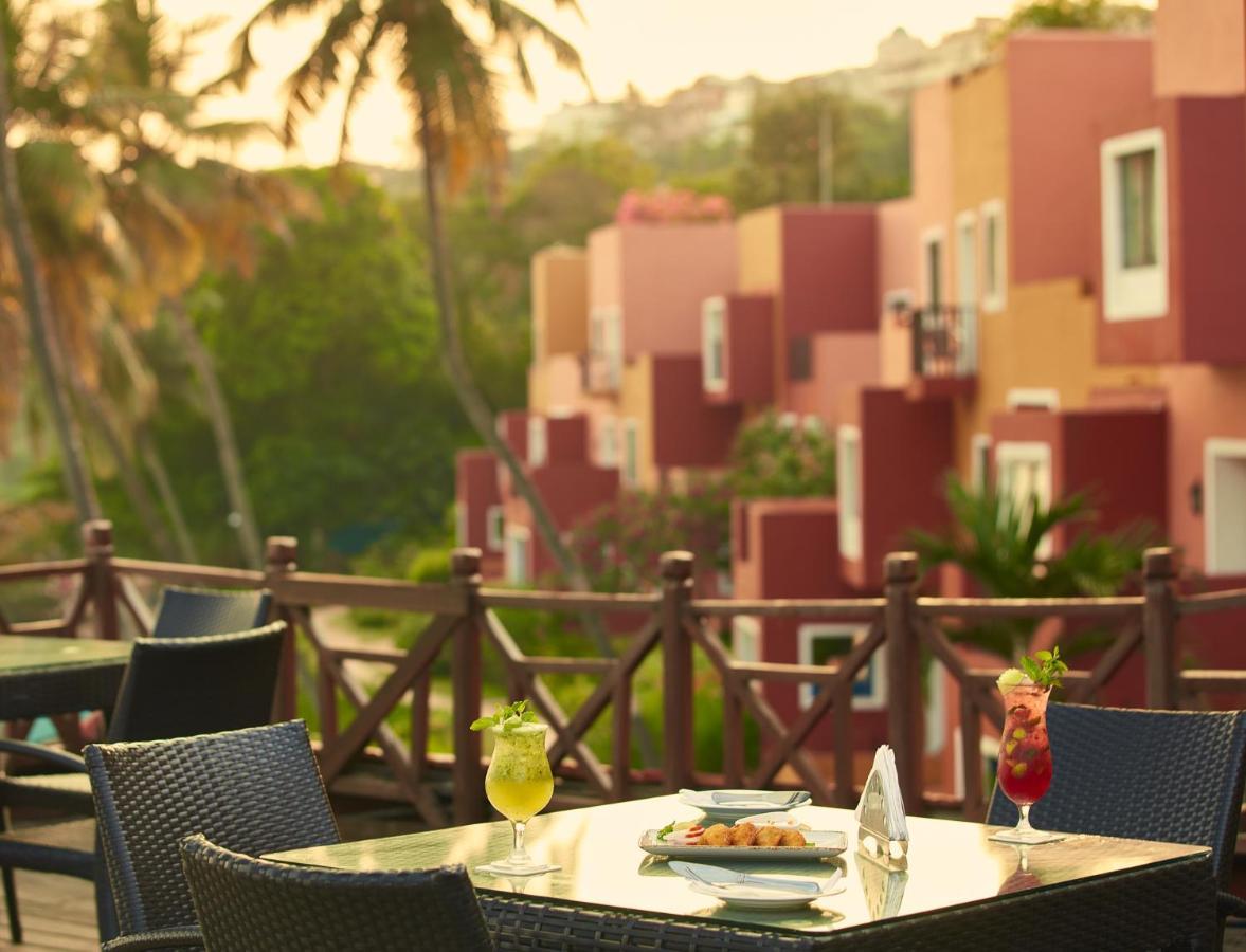 Taj Cidade De Goa Heritage, Goa Santa Cruz Esterno foto The resort's poolside