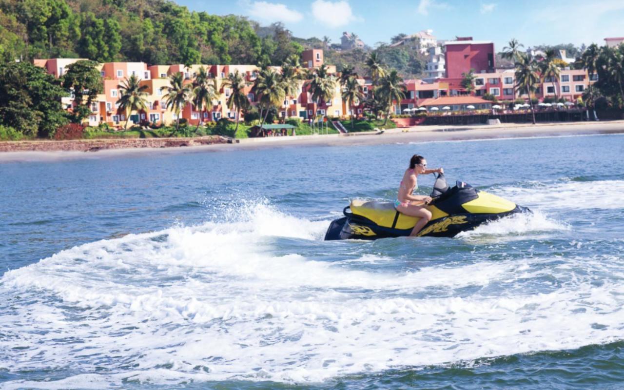 Taj Cidade De Goa Heritage, Goa Santa Cruz Esterno foto Jet skiing in Goa