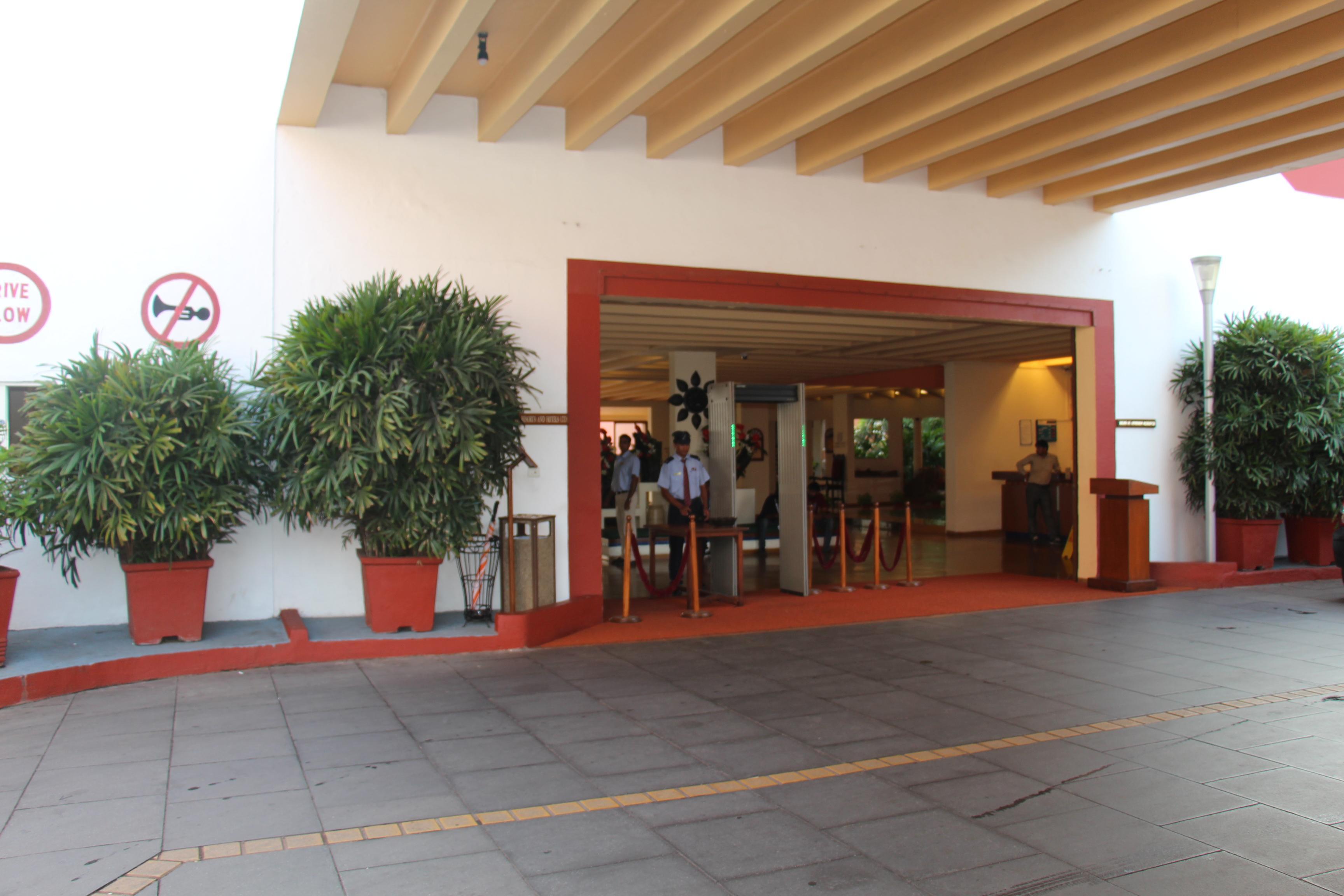Taj Cidade De Goa Heritage, Goa Santa Cruz Esterno foto Entrance to the hotel
