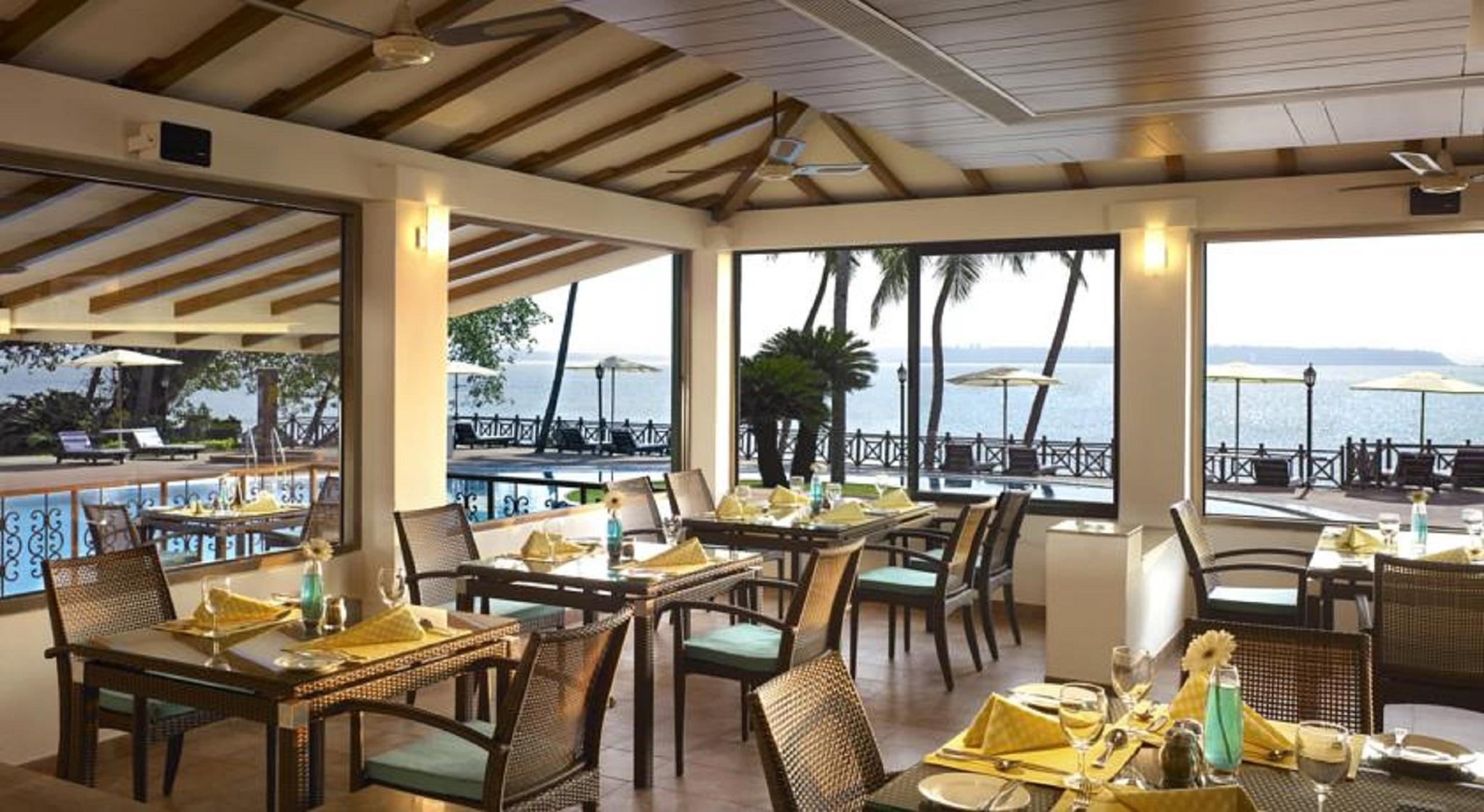 Taj Cidade De Goa Heritage, Goa Santa Cruz Esterno foto The Bayview lounge at Mumbai airport