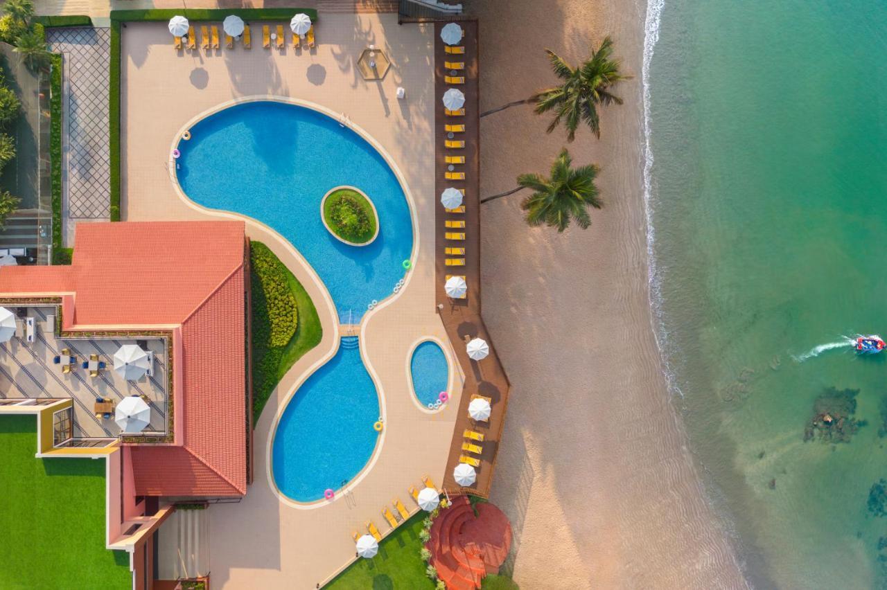 Taj Cidade De Goa Heritage, Goa Santa Cruz Esterno foto Aerial view of the pool at the Sheraton Jumeirah Hotel