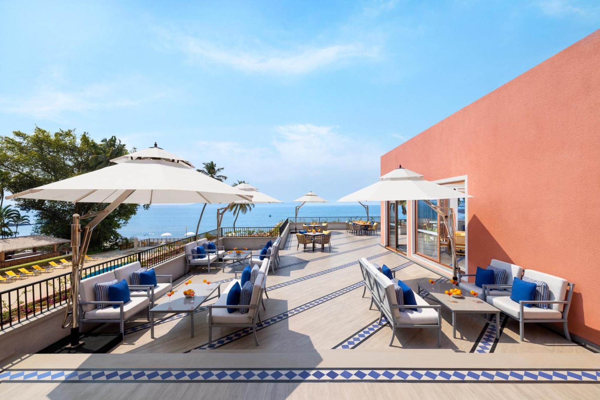 Taj Cidade De Goa Heritage, Goa Santa Cruz Esterno foto The rooftop bar at the hotel