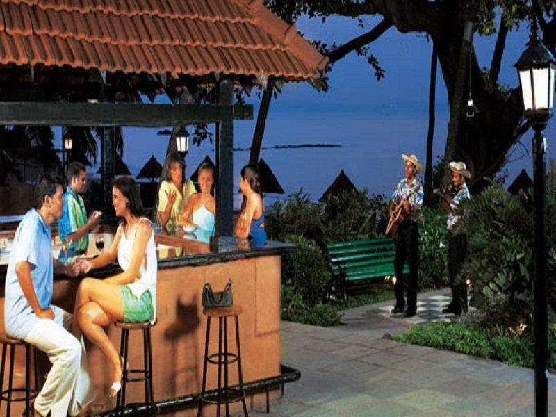 Taj Cidade De Goa Heritage, Goa Santa Cruz Esterno foto The bar at the resort